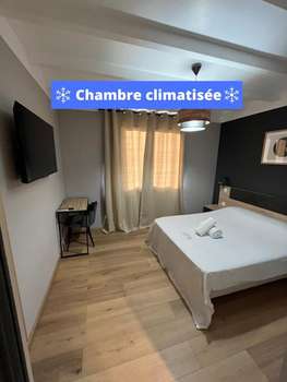www.hotel-eau-des-collines.fr