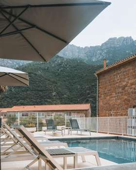 www.hotel-lesubrini-corse.com