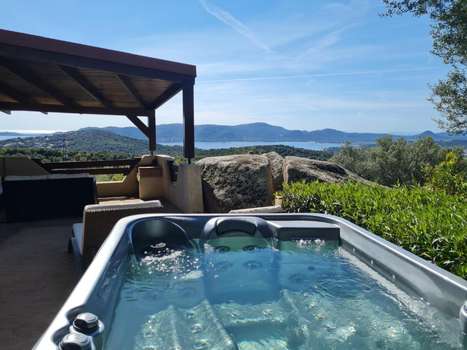 www.swimlodgehotel.corsica