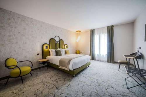 www.hotel-reine-blanche.com