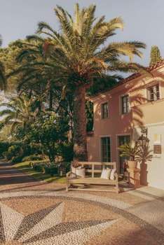 www.bastide-saint-tropez.com