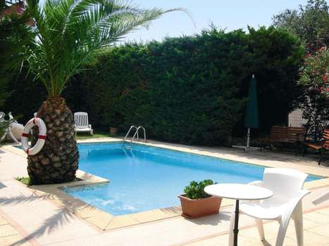 www.adonis-archotel-aix.com