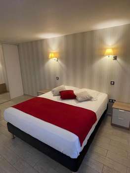 www.hotel-les-platanes.com