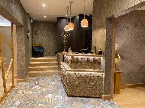 www.hotel-de-la-poste-falaise.com