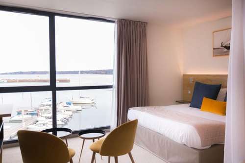 www.hotel-nautica-perros.com