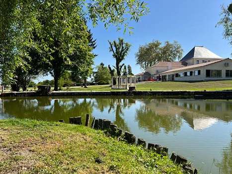www.domaine-roullet.fr