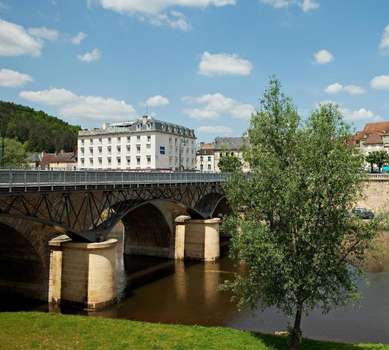 www.hotel-royal-vezere.com