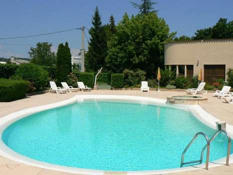 www.hotel-les-chenes.com