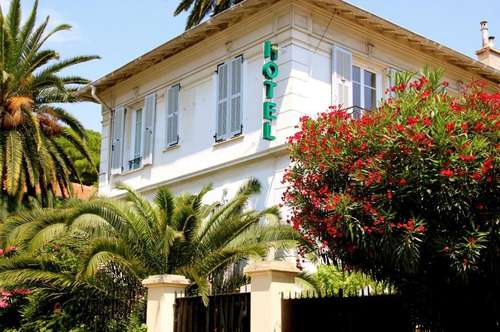 www.villalescygnes.com