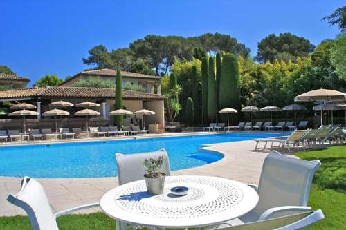 www.hotel-de-mougins.com