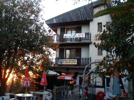 www.hotel-les-chamois.com