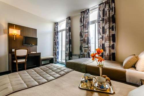www.hotelcroixdesbretons.com