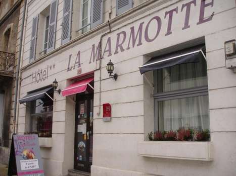 www.hotel-marmotte-niort.com