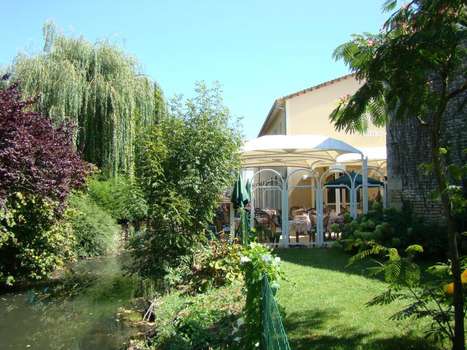 www.cheval-blanc-clovis.fr