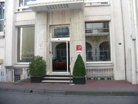 www.hotelmoderne-vichy.com