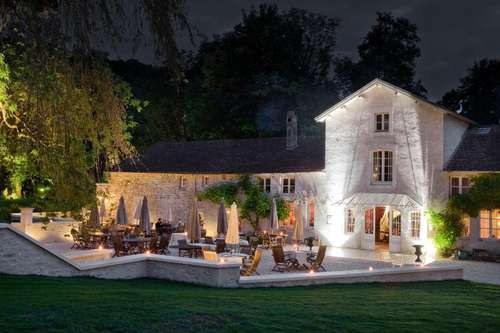 www.hotelsourcebleue.com