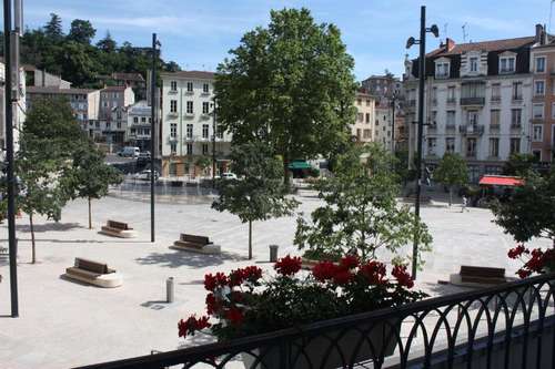 www.hotel-annonay.com