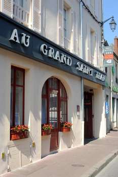 www.hotel-au-grand-st-jean.com