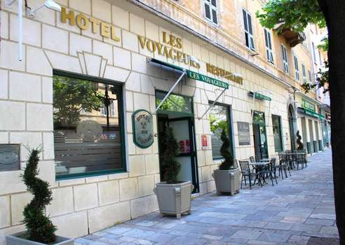 www.hotel-lesvoyageurs.com