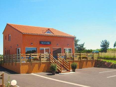 www.hotel-cantal-cottages.com