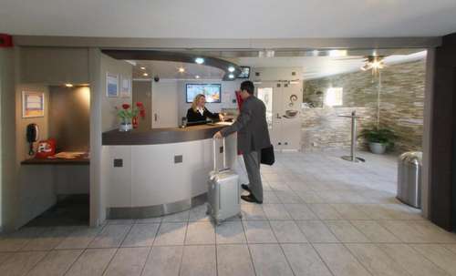 www.hotel-lyon-vaulx-1etape.com