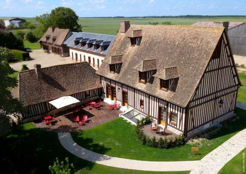 www.manoirdesurville.com