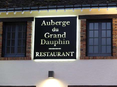 www.auberge-grand-dauphin.com