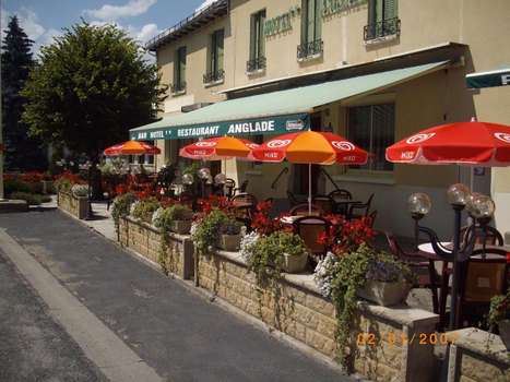 www.hotel-anglade-aveyron.com