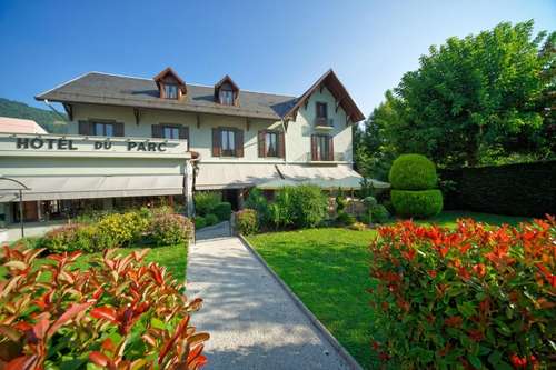 www.hotelduparcrochette.com