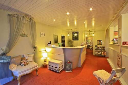 www.hotel-caravelle-rochefort.com