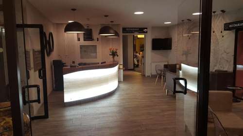 www.hotel-des-bourbons.com