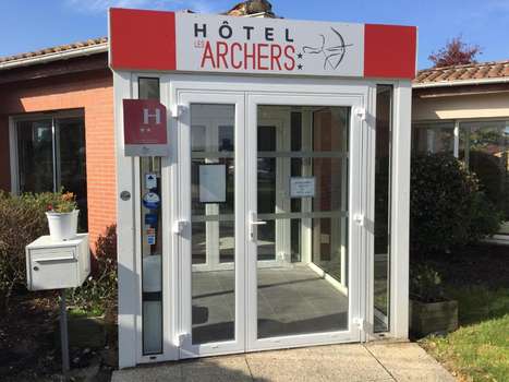 www.hotel-lesarchers.fr