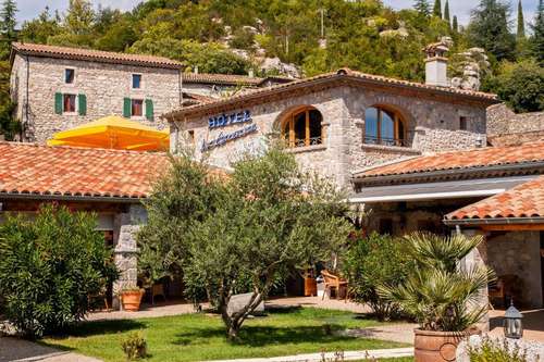 www.hotel-ardechesud.com