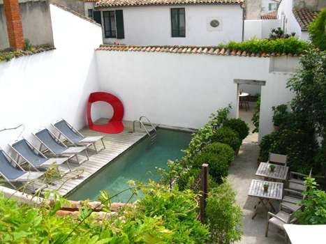 www.hotel-le-senechal.com