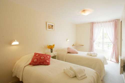 www.hoteldesarts-puybrun.com