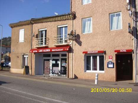 www.hotel-alizes-ardeche.com