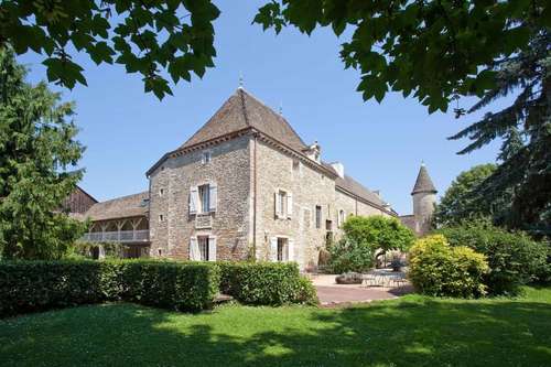www.chateau-de-fleurville.com
