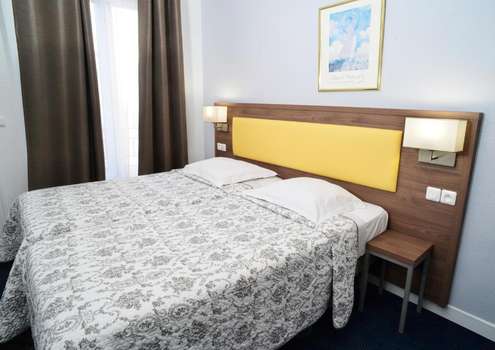 www.hotel-ambassadeur-paris.com