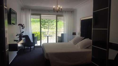 www.hotel-les-2-lions-riez.fr