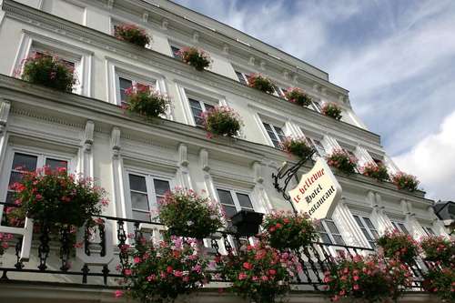 www.hotel-le-bellevue.com