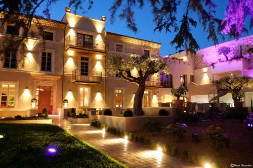 www.villamontesquieu-laudun.com