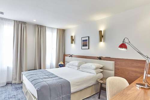 www.hotel-royalphare-paris.com