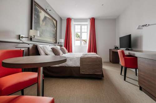 www.hotel-trinquet-cambo.net