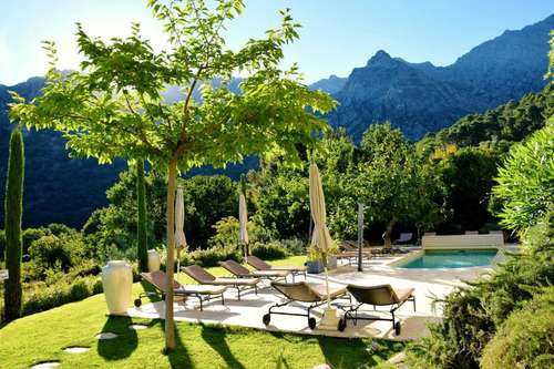 www.hoteldecharme-corse.com