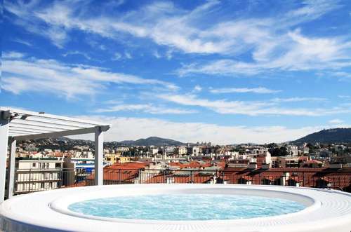 www.hotelmonsignynice.com