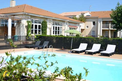 www.hoteldespontsdarles.com