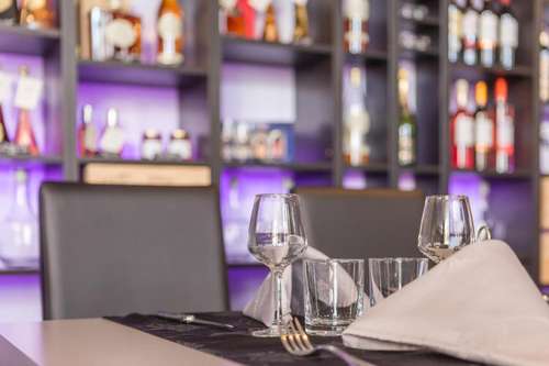 www.hotel-ecu.com