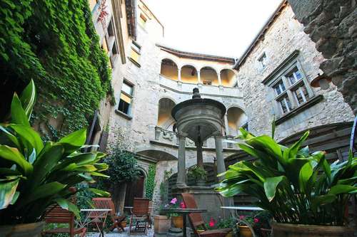 www.hotel-dalibert.com