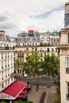 www.hotel-paris-agora.com