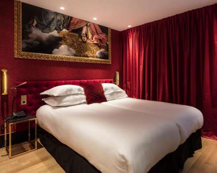 www.hotel-paris-petitlouvre.com